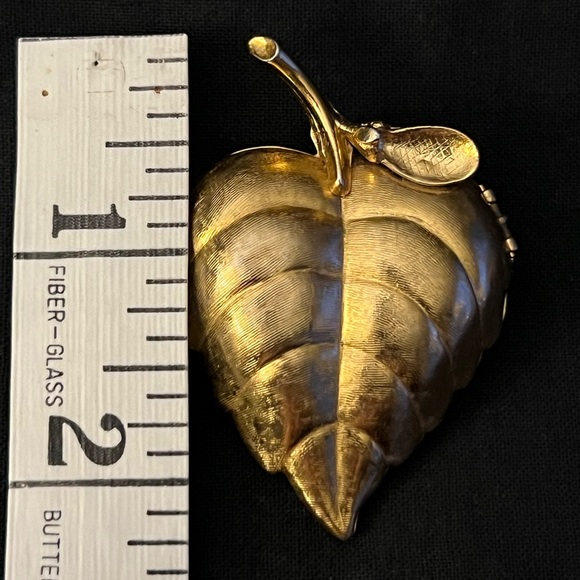 Vintage Avon Perfume Locket - Picture 6 of 10